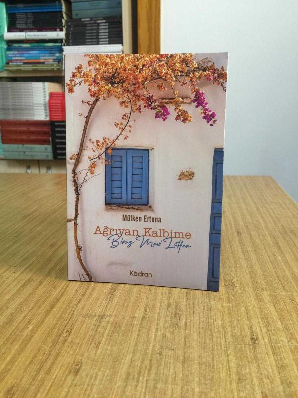 Ağrıyan Kalbime Biraz Mavi Lütfen - Mülken Ertuna