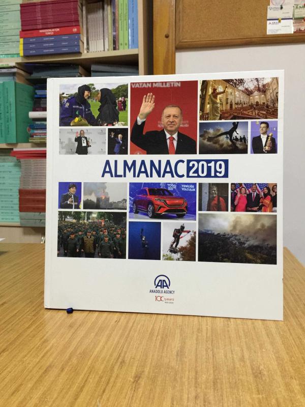 Almanak 2019 (Ciltli) Anadolu Ajansı İNGİLİZCE