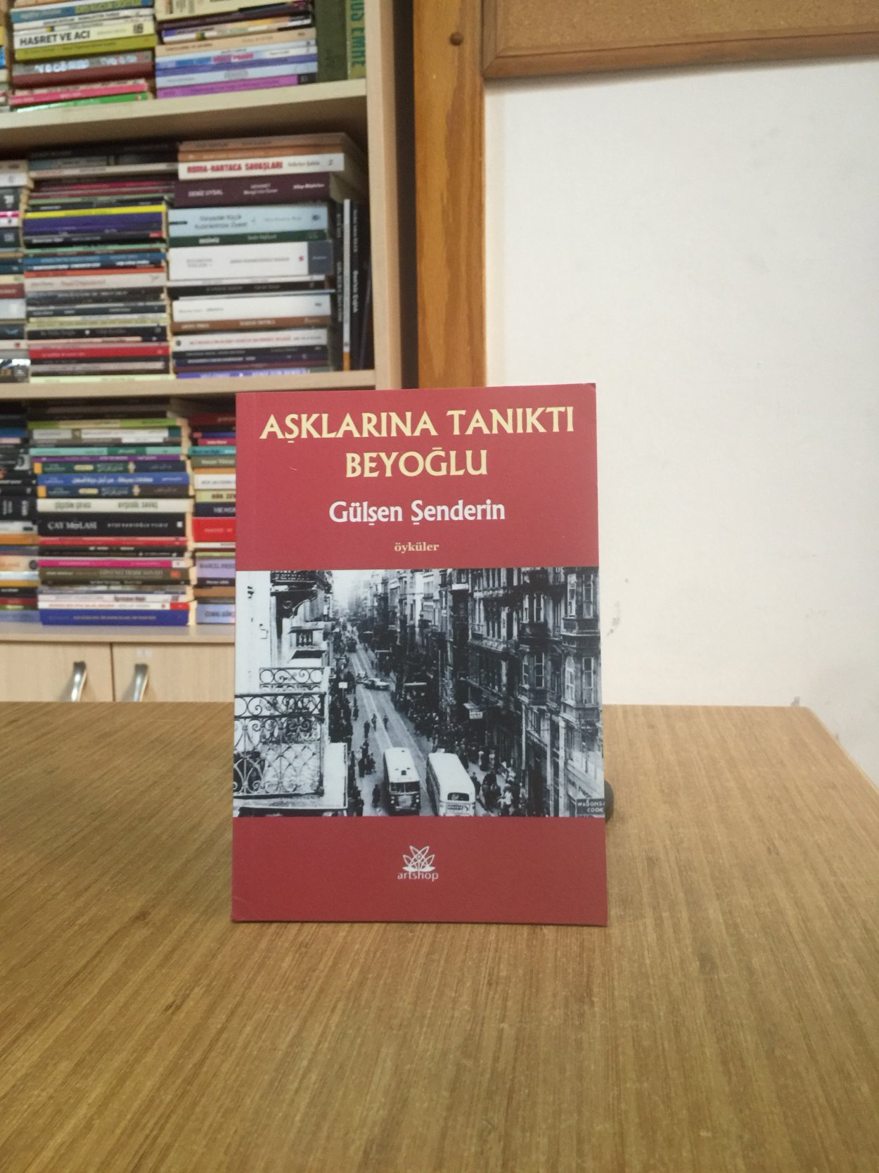 Aşklarına Tanıktı Beyoğlu - Gülşen Şenderin