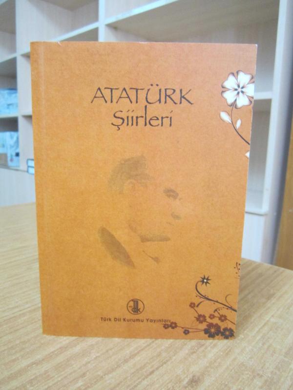 Atatürk Şiirleri - Türk Dil Kurumu Yayınları (2020)