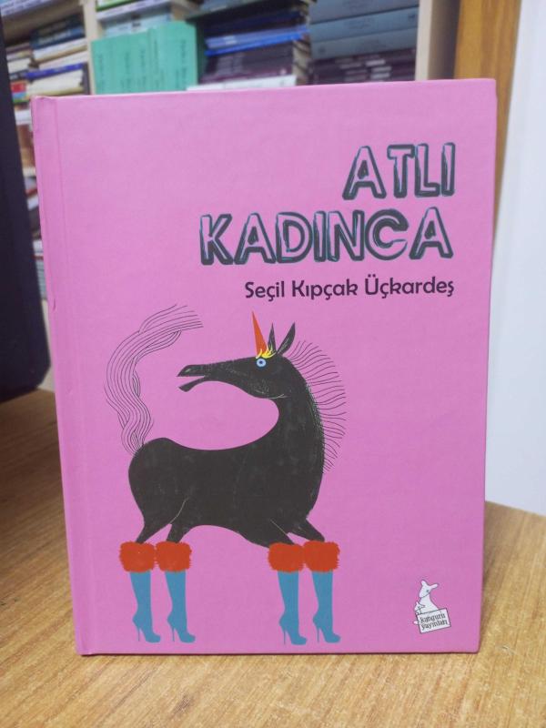 Atlı Kadınca - Seçil Kıpçak Üçkardeş [Ciltli]