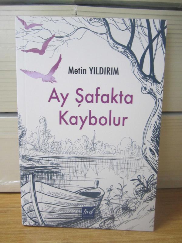Ay Şafakta Kaybolur - Metin Yıldırım