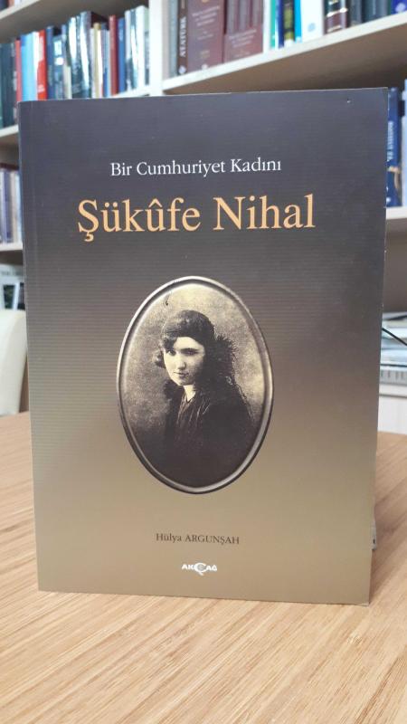 Bir Cumhuriyet Kadını Şükufe Nihal
