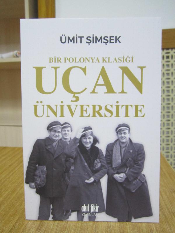 Bir Polonya Klasiği Uçan Üniversite - Ümit Şimşek [5.Baskı]