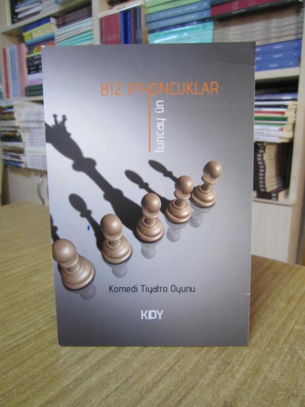 Biz Piyoncuklar (Komedi Tiyatro Oyunu) - Tuncay Ün