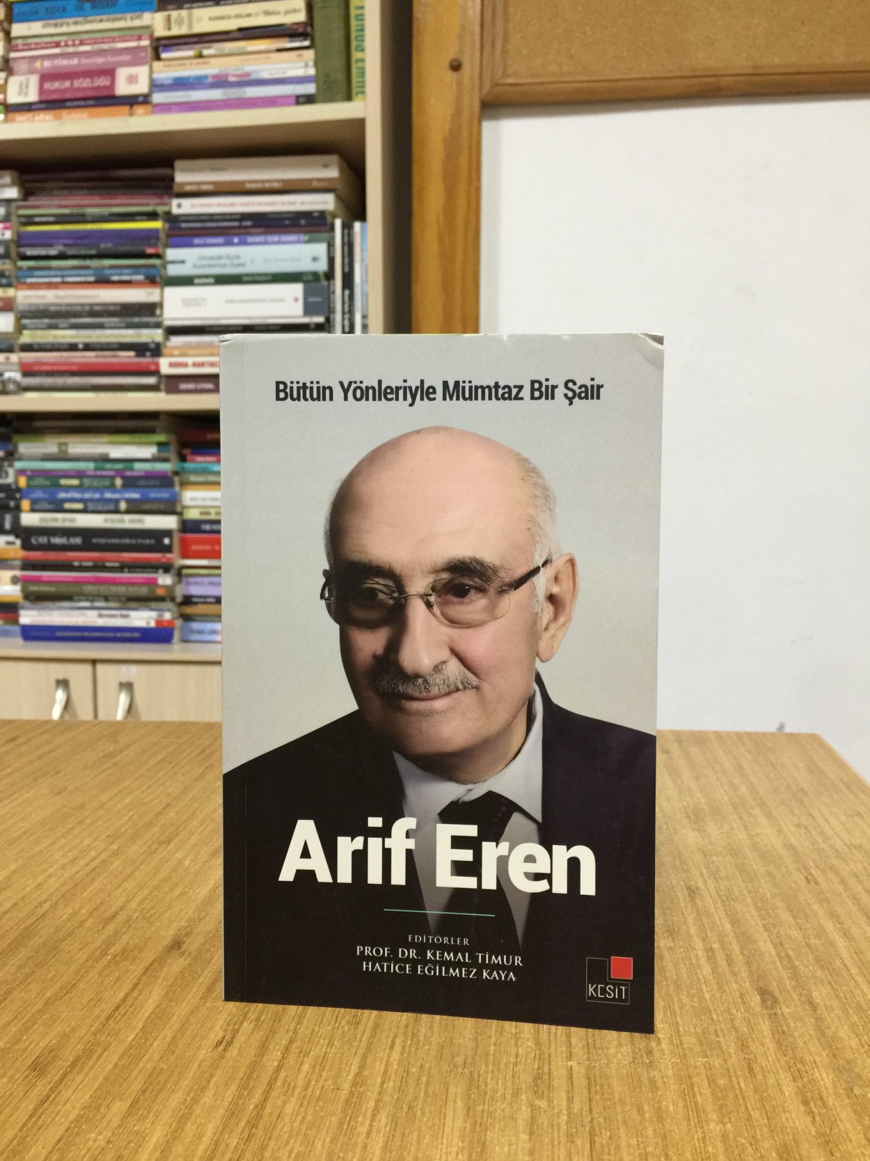Bütün Yönleriyle Mümtaz Bir Şair Arif Eren