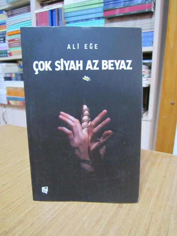 Çok Siyah Az Beyaz - Ali Eğe