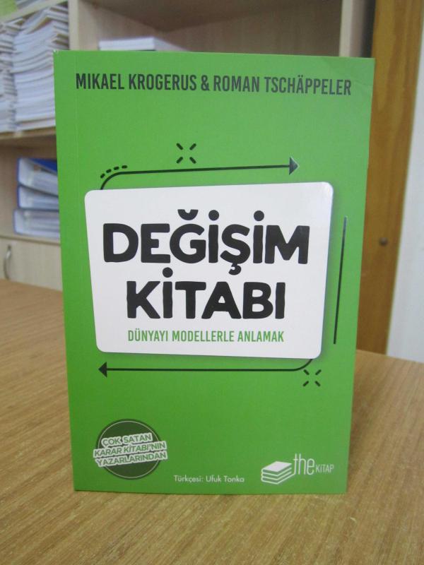 Değişim Kitabı Dünyayı Modellerle Anlamak - Mikael Krogerus & Roman Tschappeler ( Özgün Adı: Die Welt erklart in drei Strichen )