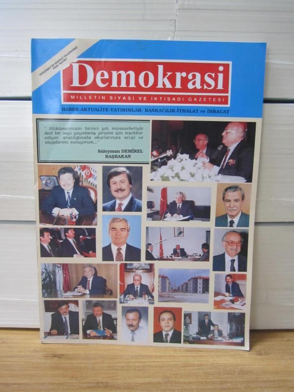 DEMOKRASİ Milletin Siyasi ve İktisadi Gazetesi - Hükümetin Birinci Yıldönümü Özel Sayısı 15 Ekim - 15 Kasım 1992 Cilt XXVIII Sayı 44-45 (403-404)