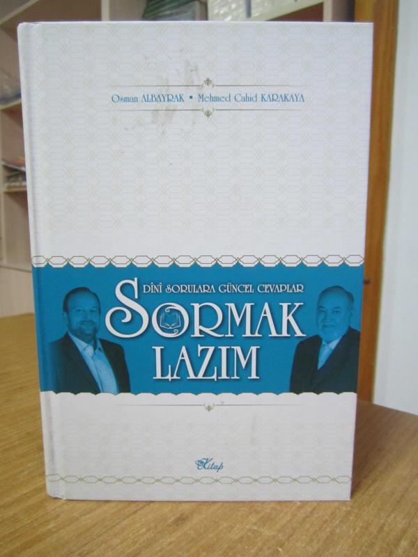 Dini Sorulara Güncel Cevaplar SORMAK LAZIM - Osman Albayrak & Mehmed Cahid Karakaya [Ciltli - İmzalı]