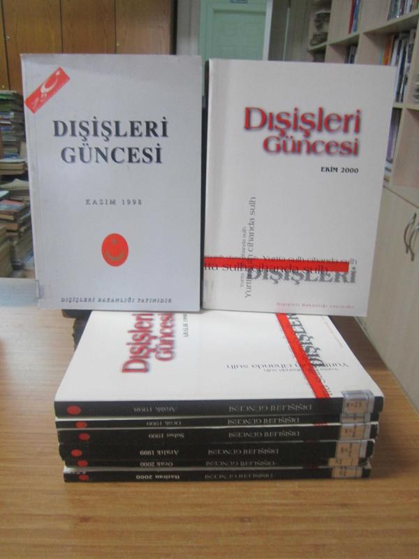 Dışişleri Güncesi - Kasım 1998-Ekim 2000 ve Arası 10 Sayı TAKIM - Dışişleri Bakanlığı Yayınları