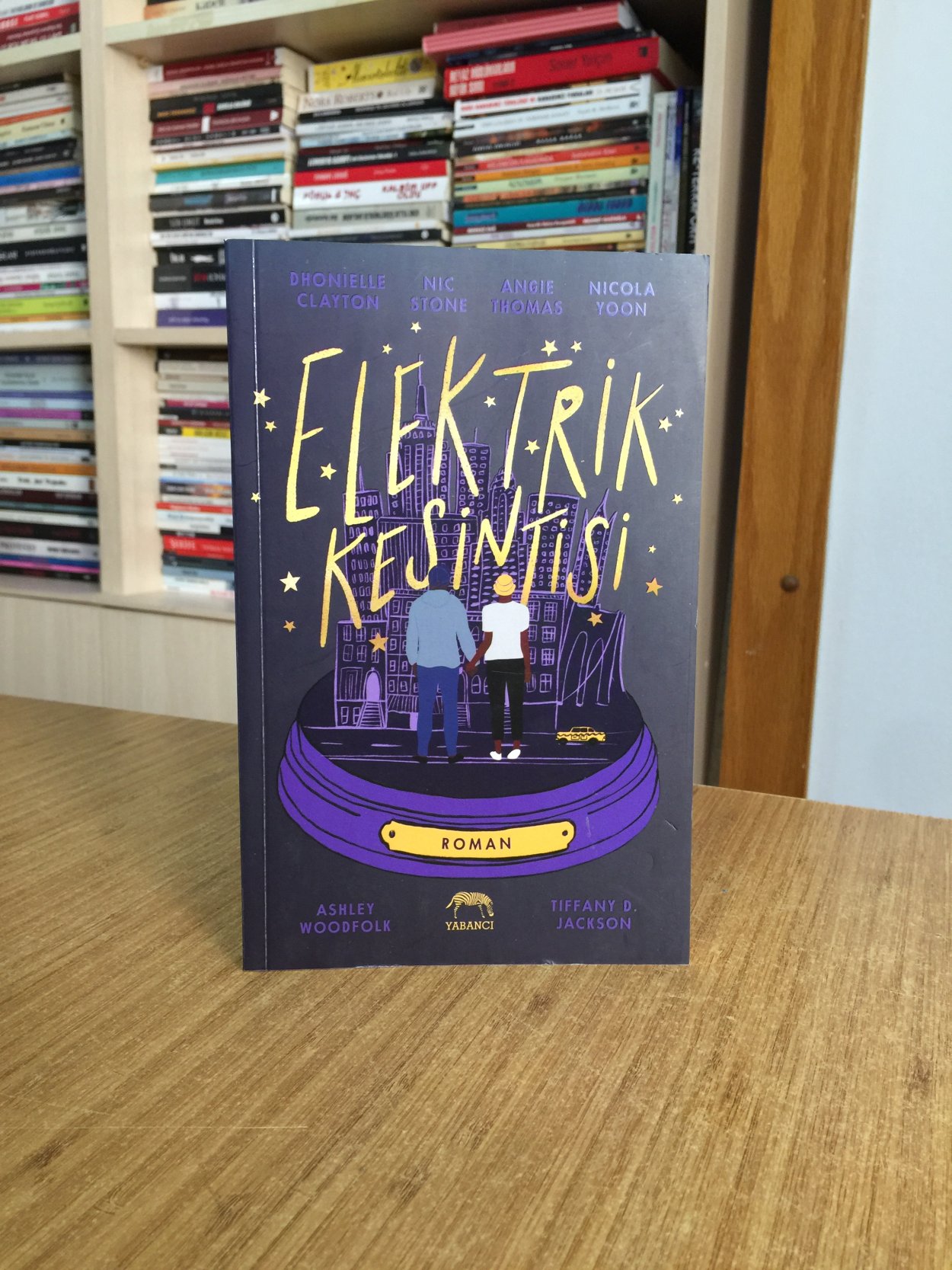 Elektrik Kesintisi - Dhonielle Clayton