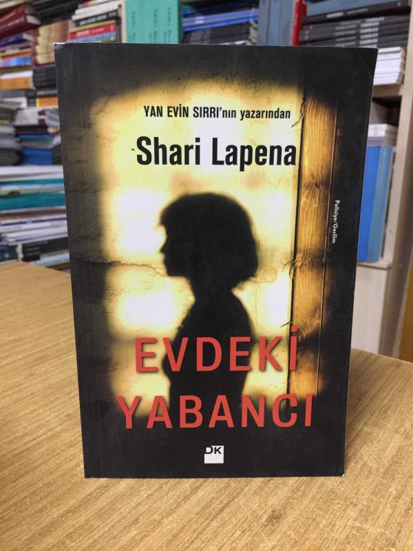 Evdeki Yabancı - Shari Lapena