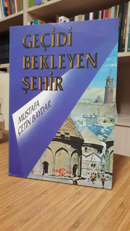 Geçidi Bekleyen Şehir - Mustafa Çetin Baydar