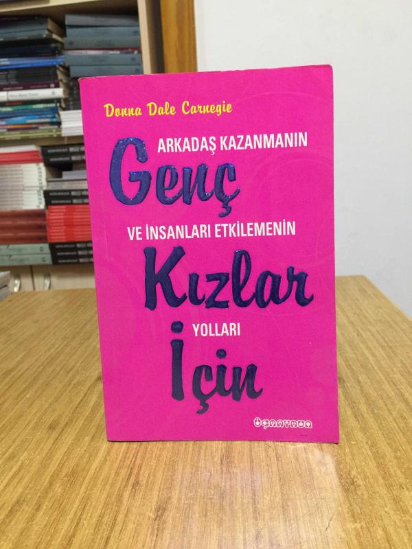 Genç Kızlar için Arkadaş Kazanmanın ve İnsanları Etkilemenin Yolları