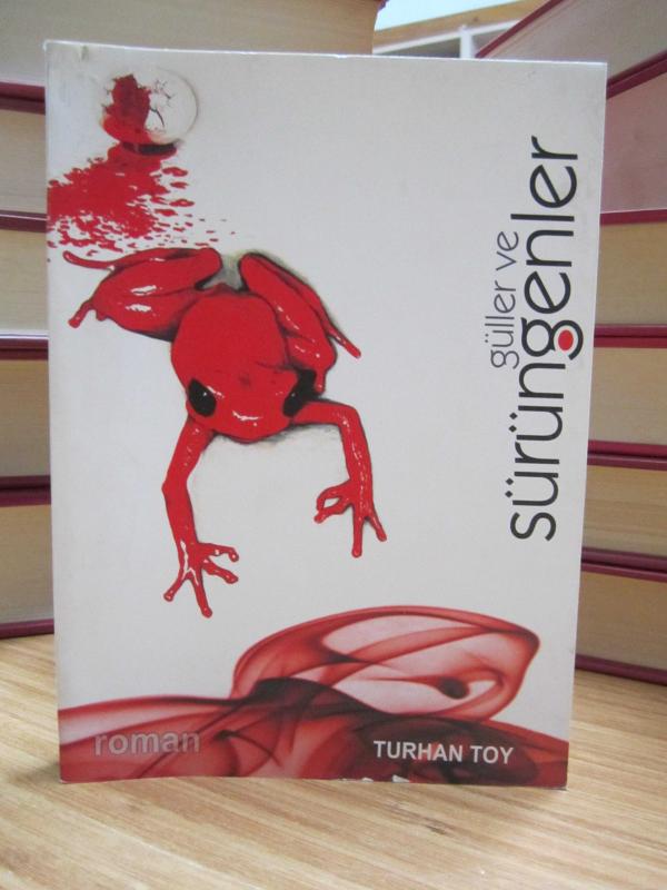 Güller ve Sürüngenler - Turhan Toy