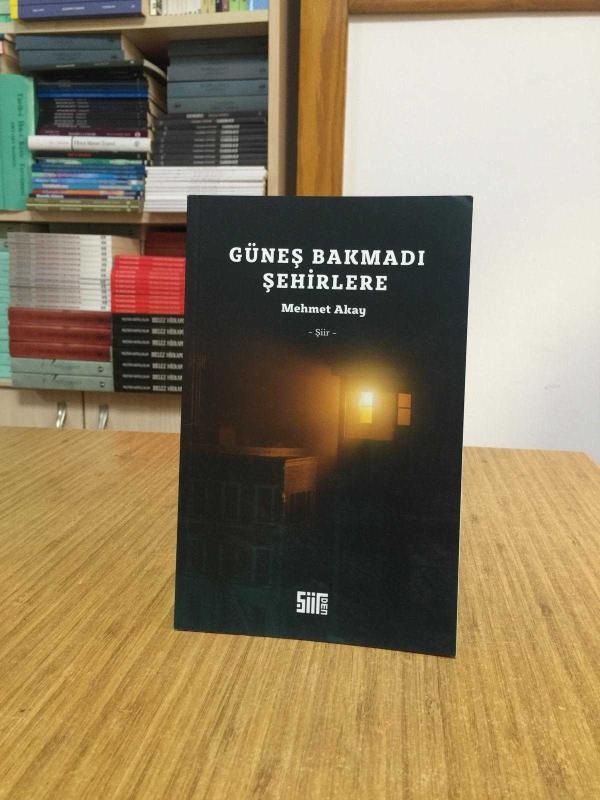 Güneş Bakmadı Şehirlere - Mehmet Akay