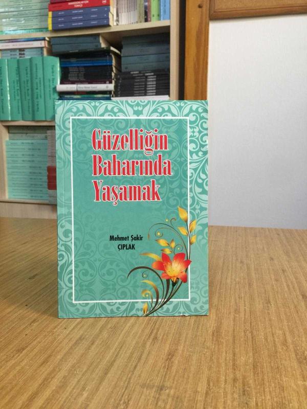 Güzelliğin Baharında Yaşamak - Mehmet Şakir Çıplak