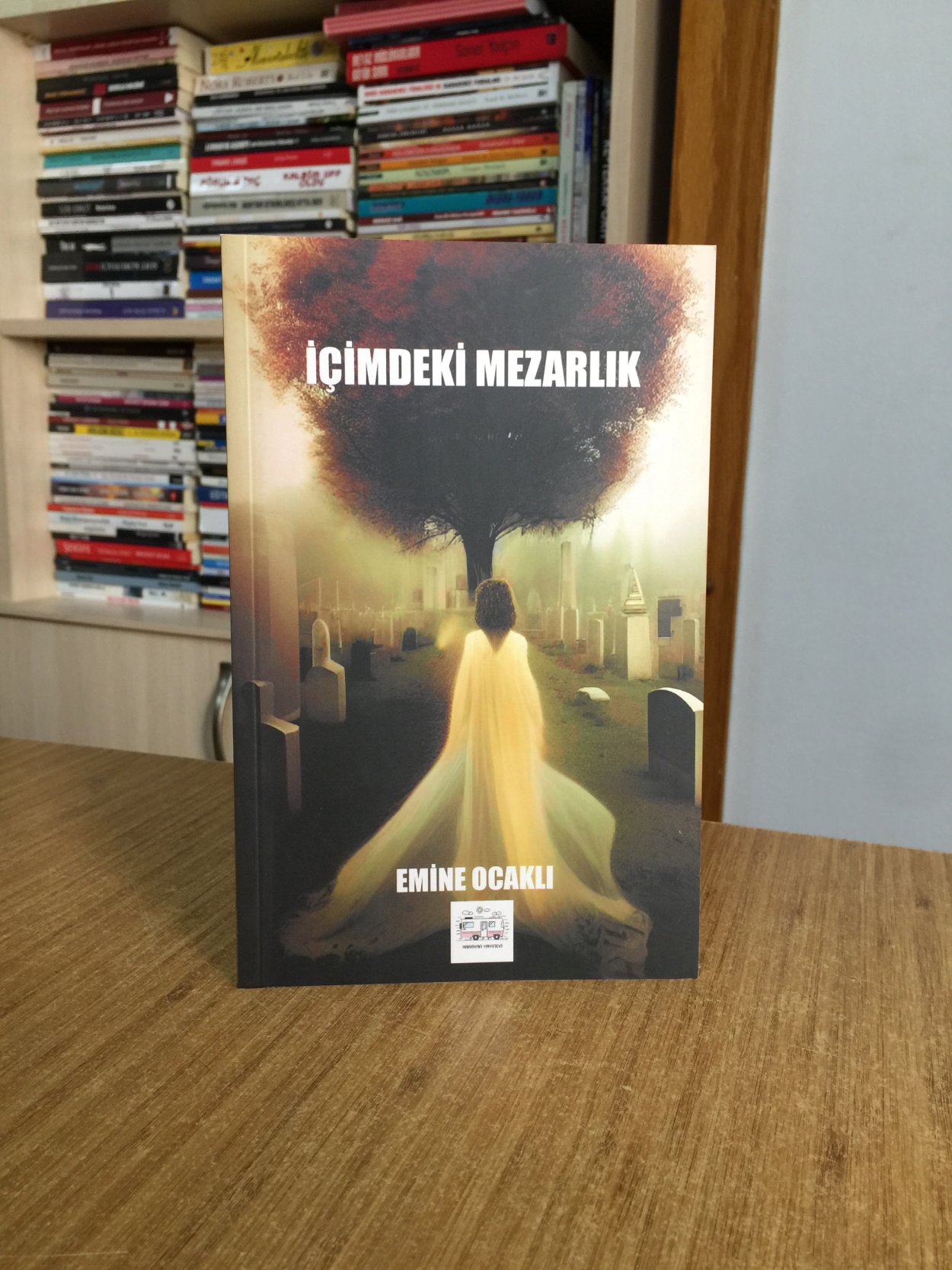 İçimdeki Mezarlık - Emine Ocaklı