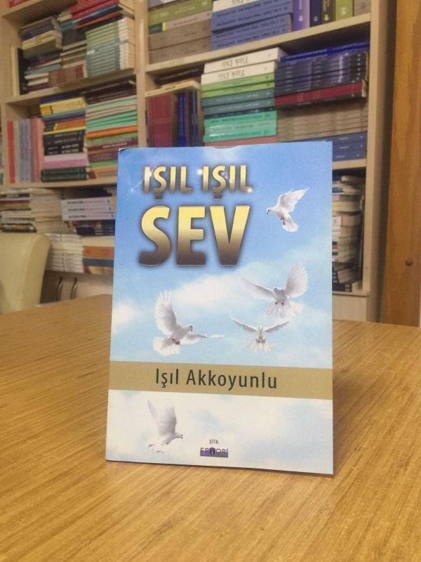 Işıl Işıl Sev - Işıl Akkoyunlu
