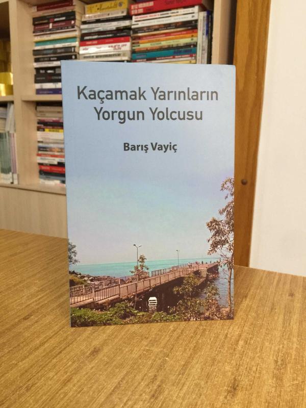 Kaçamak Yarınların Yorgun Yolcusu - Barış Vayiç