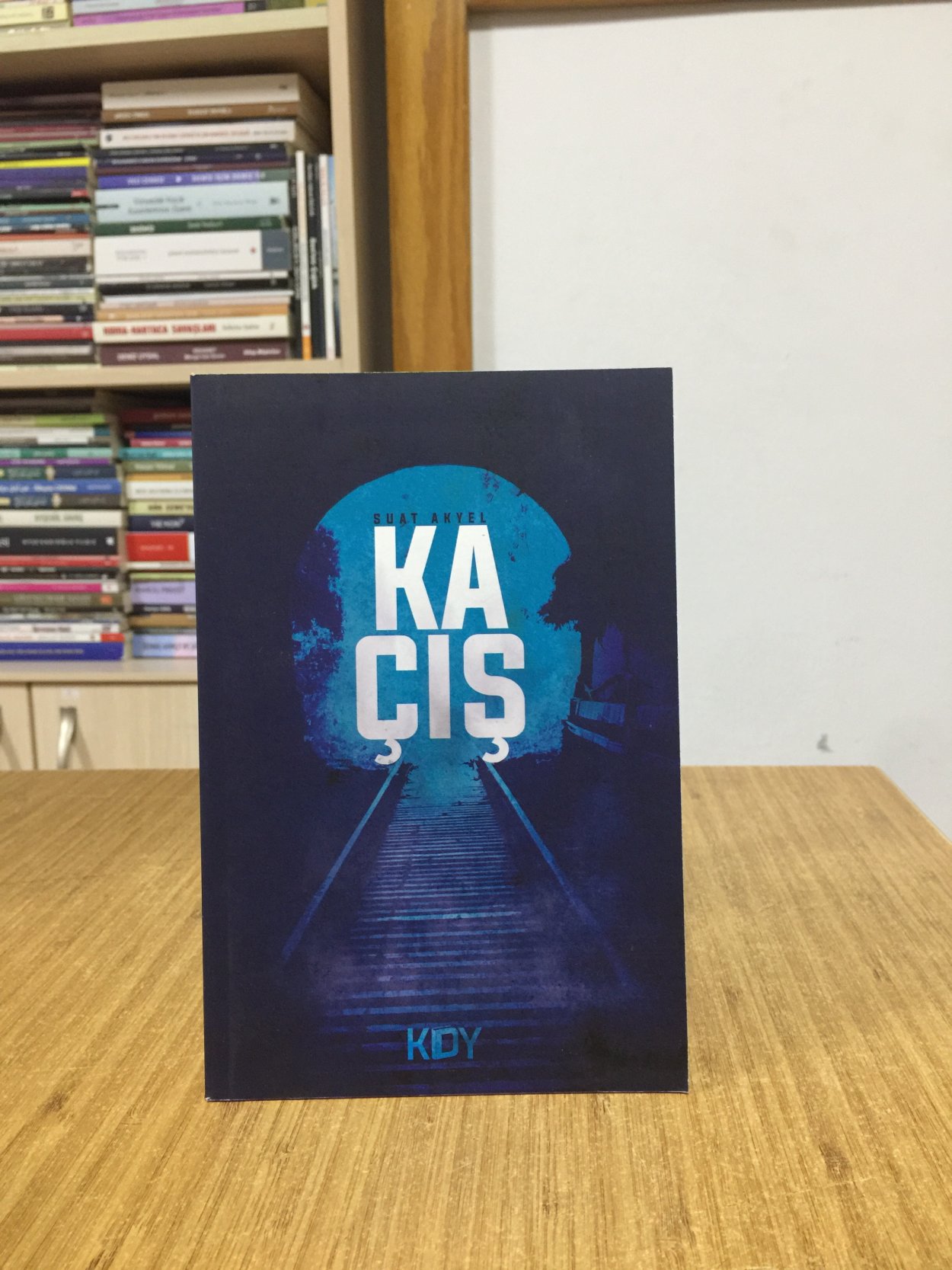 Kaçış - Suat Akyel
