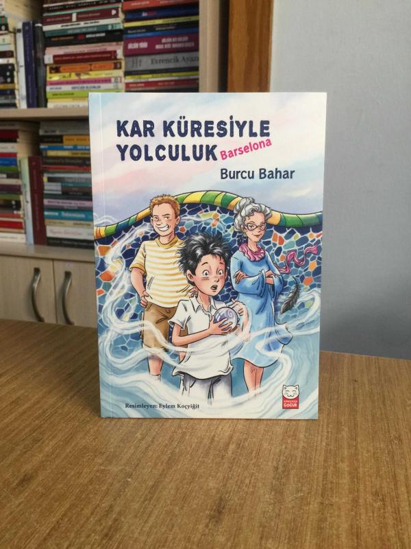 Kar Küresiyle Yolculuk Barselona - Burcu Bahar