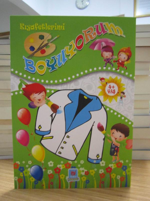 Kıyafetlerimi Boyuyorum (4+ Yaş Boyama Kitabı)