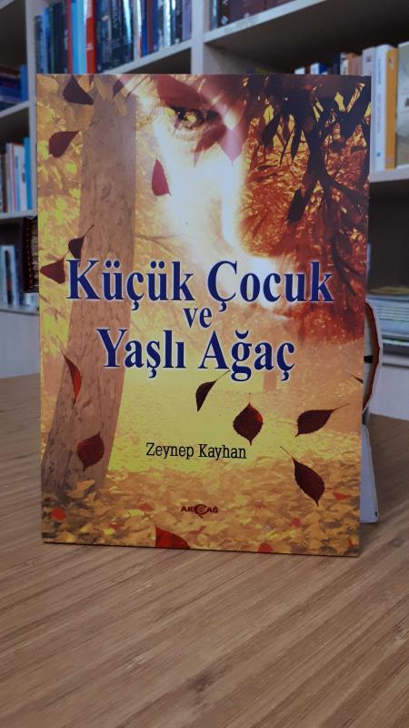 Küçük Çocuk ve Yaşlı Ağaç
