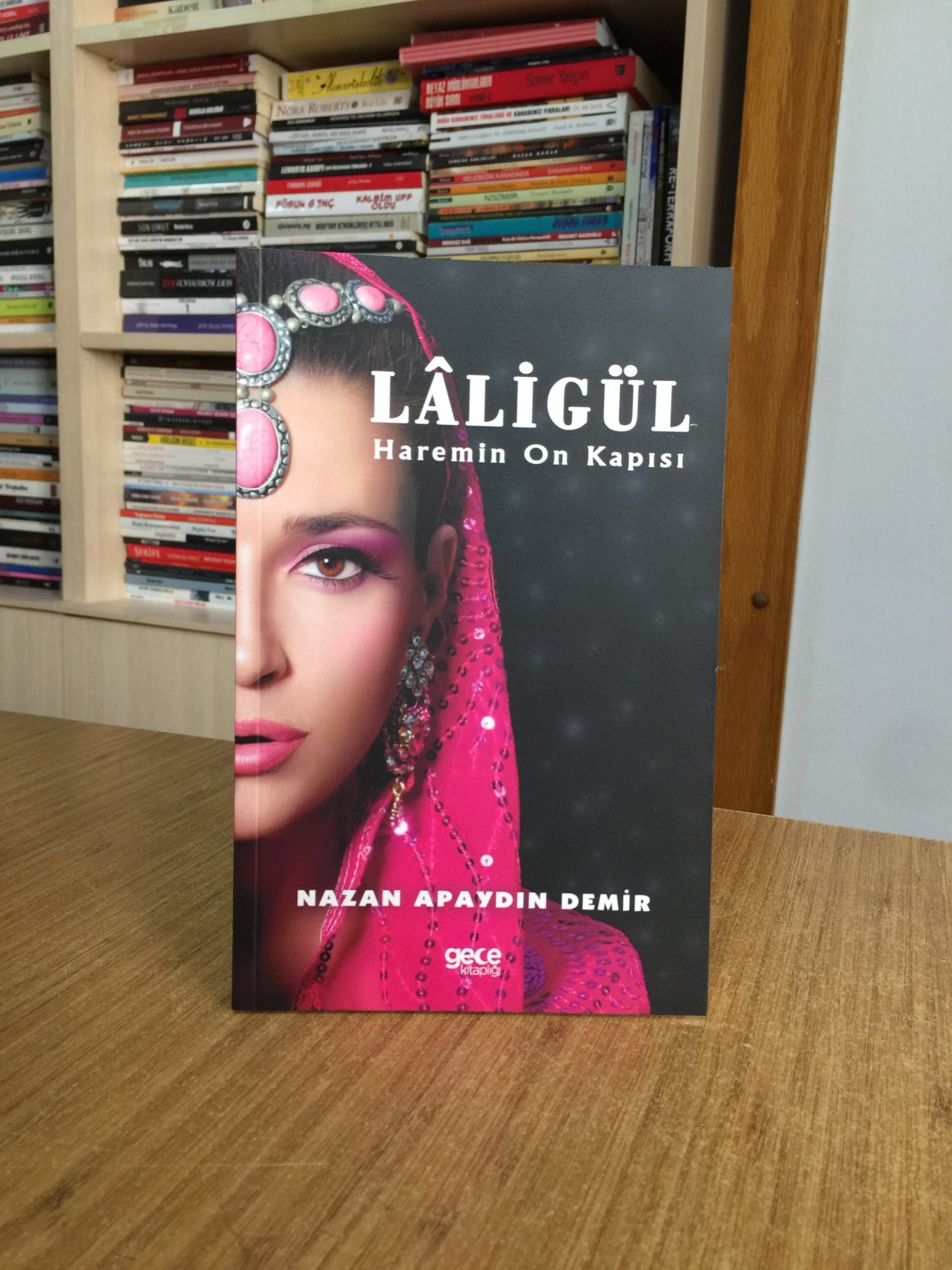 Lâligül Haremin On Kapısı - Nazan Apaydın Demir