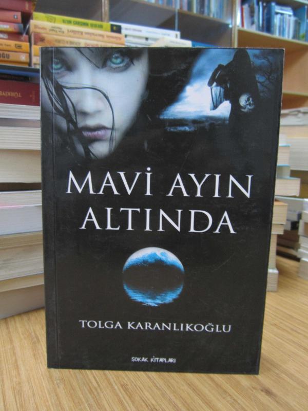 Mavi Ayın Altında