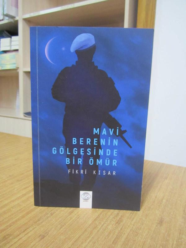 Mavi Berenin Gölgesinde Bir Ömür - Fikri Kısar