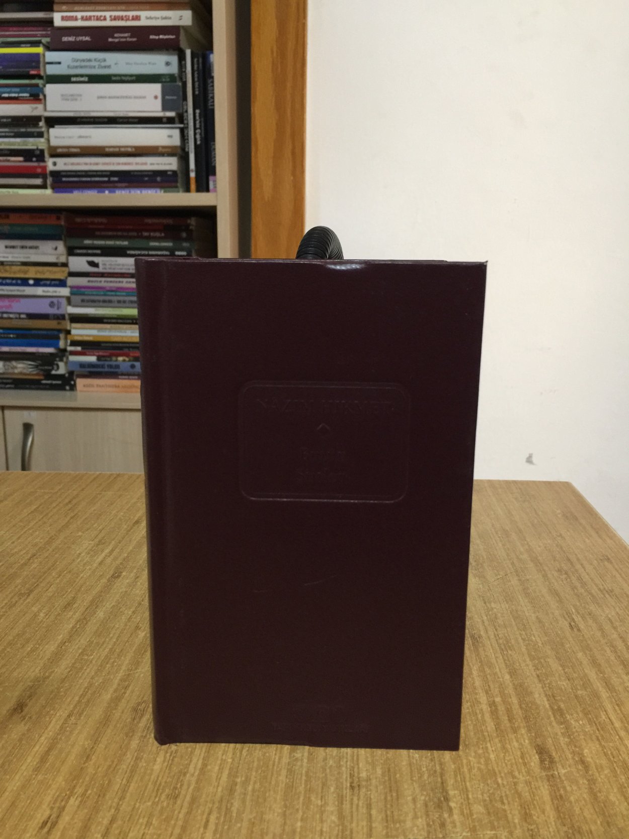 Nazım Hikmet Bütün Şiirleri (Kapağı Ters Basılmış)