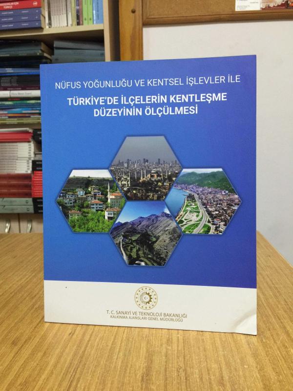 Nüfus Yoğunluğu ve Kentsel İşlevler ile Türkiye'de İlçelerin Kentleşme Düzeyinin Ölçülmesi