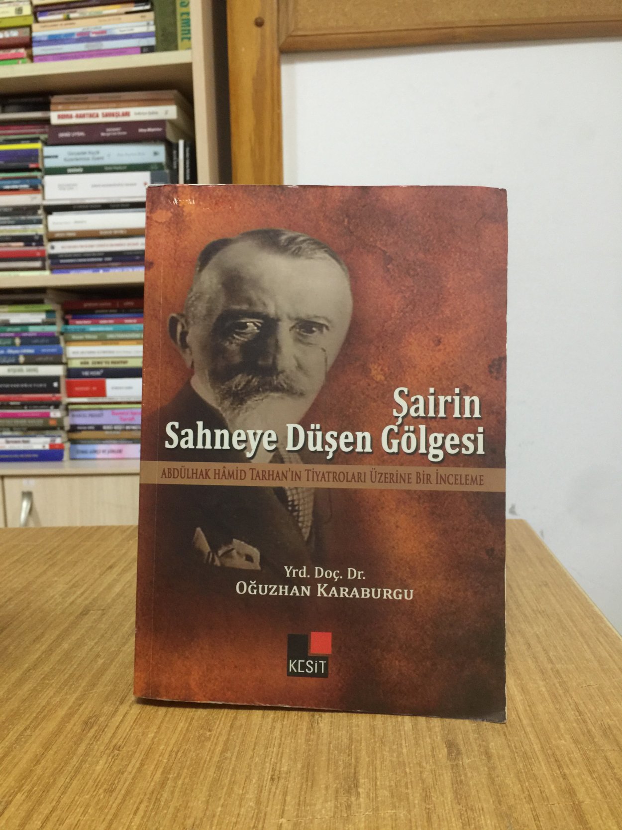 Şairin Sahneye Düşen Gölgesi - Abdülhak Hamid Tarhan'ın Tiyatroları üzerine Bir inceleme