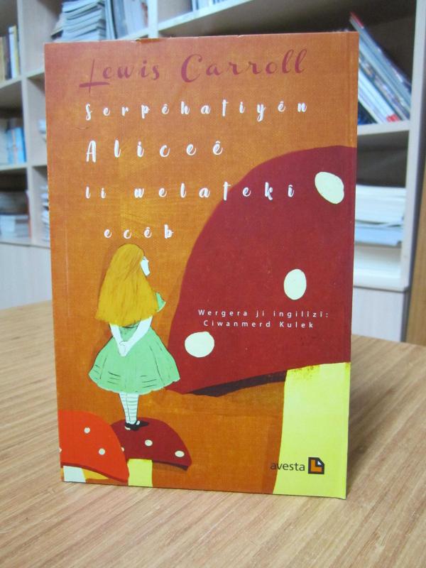 Serpehatiyen Alicee li Welateki Eceb - Lewis Carroll (Alice Harikalar Diyarında Kürtçe)