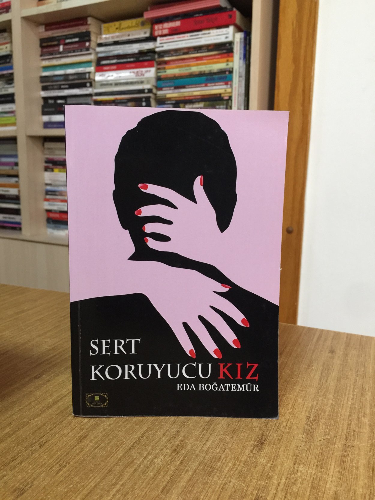 Sert Koruyucu Kız - Eda Boğatemür