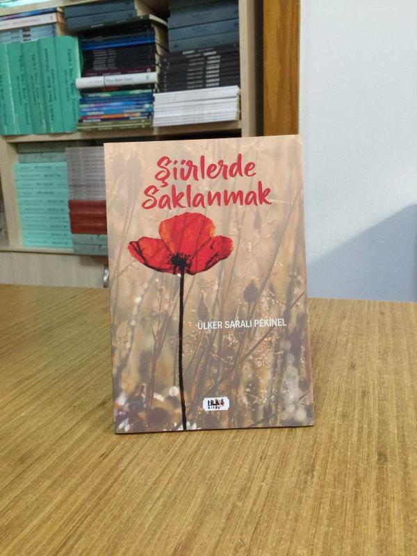 Şiirlerde Saklanmak - Ülker Saralı Pekinel