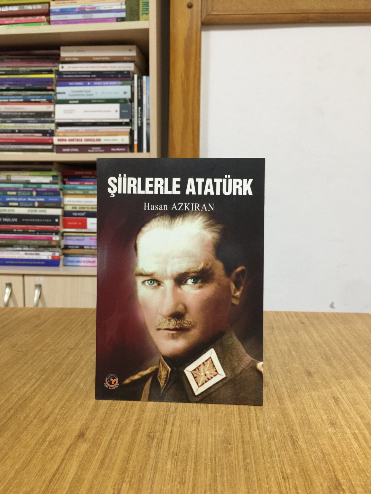 Şiirlerle Atatürk - Hasan Azkıran