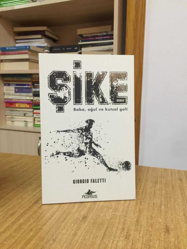 ŞİKE Baba Oğul ve Kutsal Gol - Giorgio Faletti