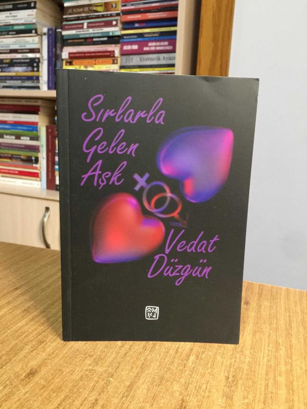 Sırlarla Gelen Aşk - Vedat Düzgün