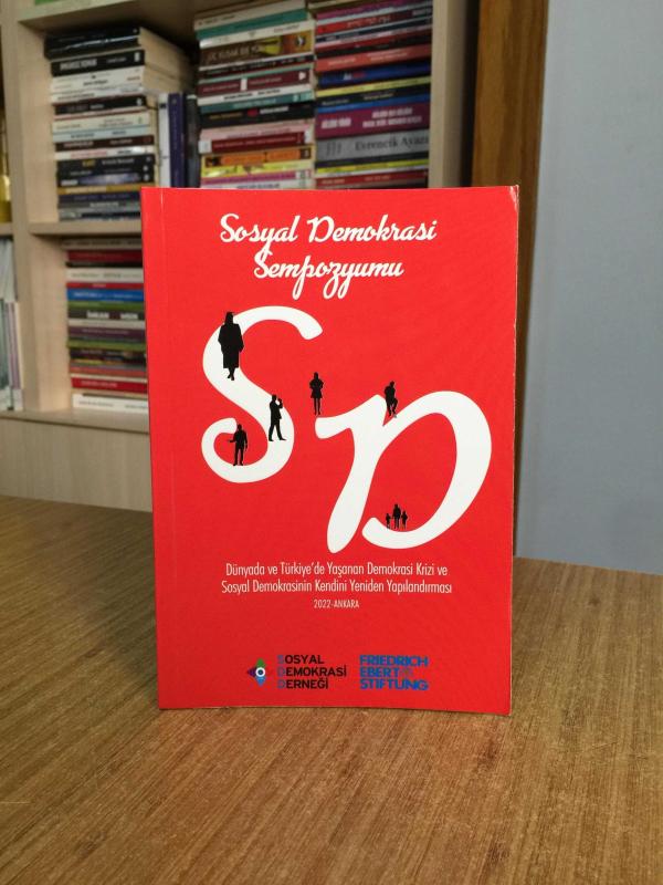 Sosyal Demokrasi Sempozyumu - Dünyada ve Türkiye'de Yaşanan Demokrasi Krizi ve Sosyal Demokrasinin Kendini Yeniden Yapılandırması (2022)