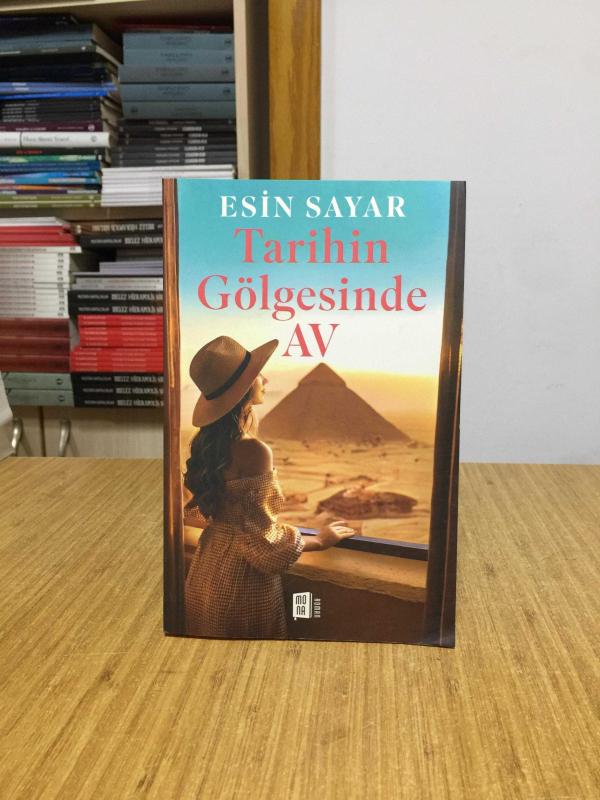 Tarihin Gölgesinde Av - Esin Sayar