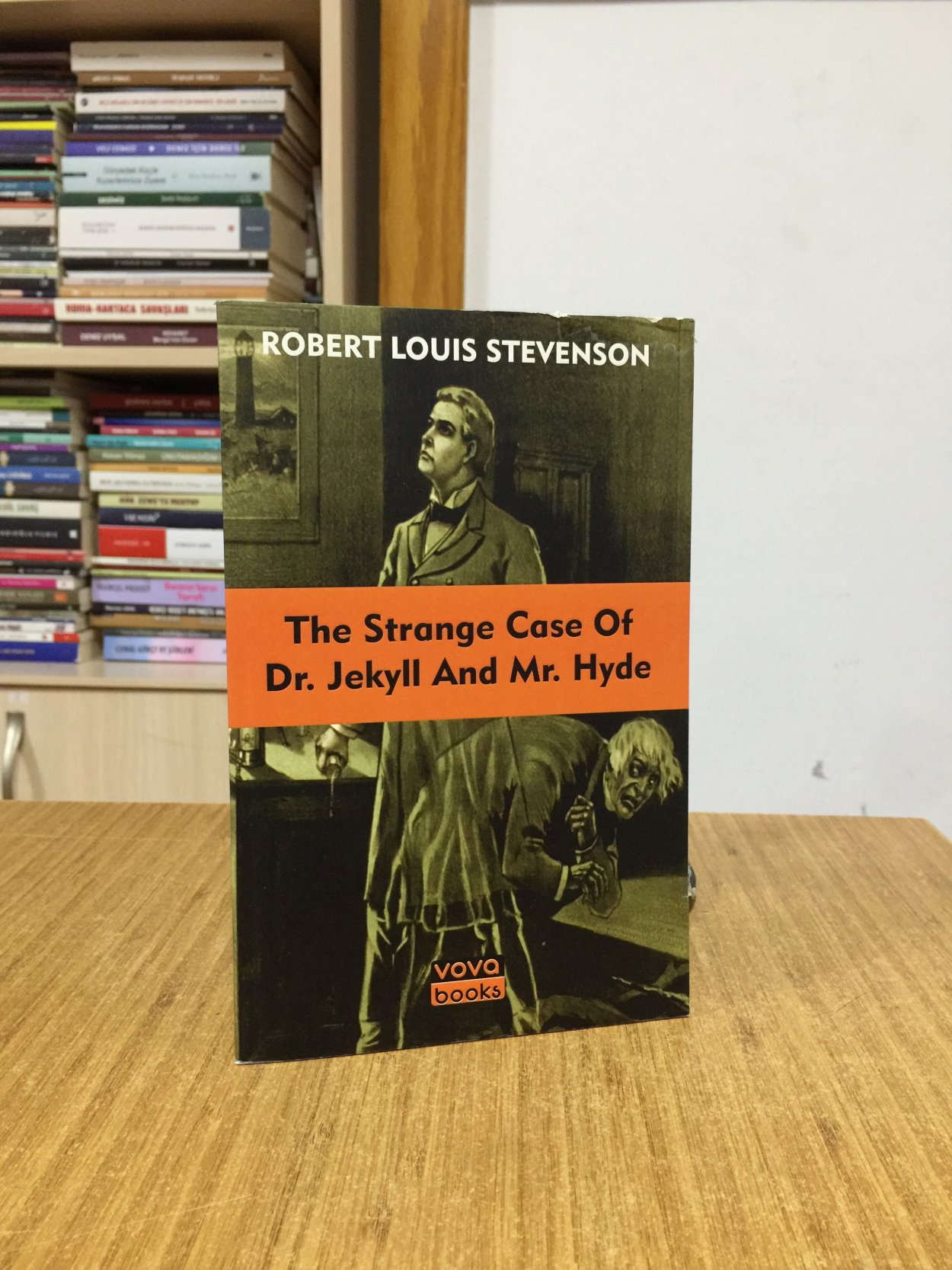 The Strange Case of Dr. Jekyll and Mr. Hyde - Robert Louis Stevenson / Vova Books