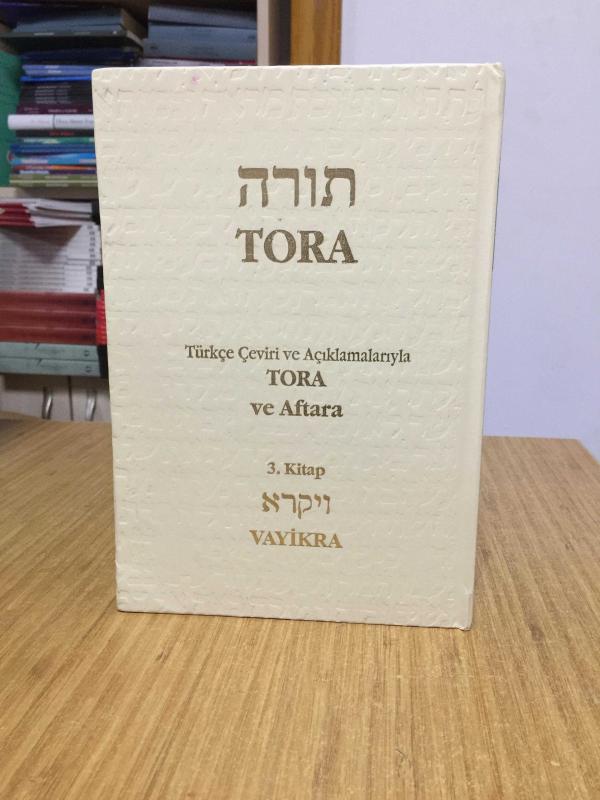 Tora 3. Kitap : Türkçe Çeviri ve Açıklamalarıyla Tora ve Aftara - Vayikra [Ciltli]