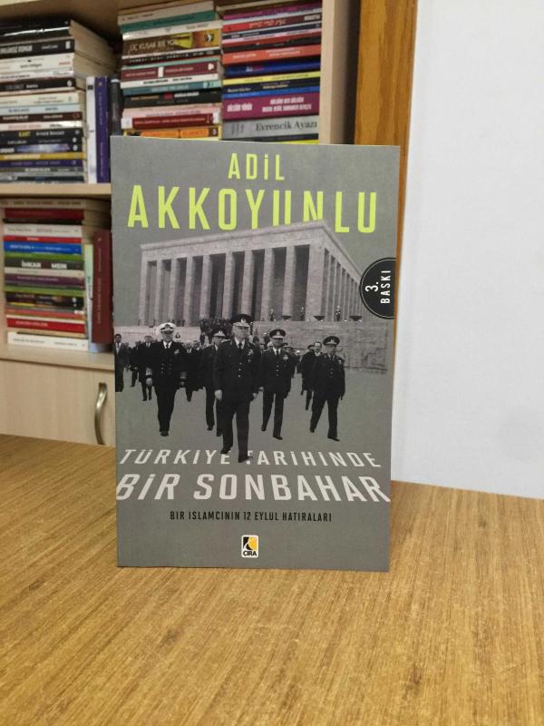 Türkiye Tarihinde Bir Sonbahar Bir İslamcının 12 Eylül Hatıraları - Adil Akkoyunlu [3.Baskı]