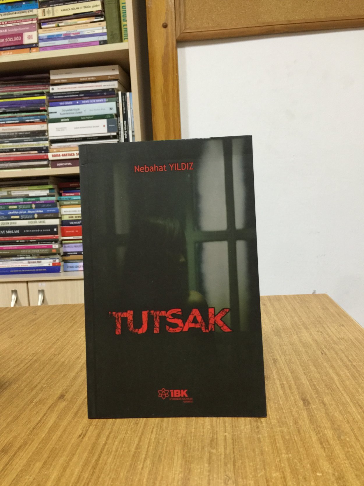 Tutsak - Nebahat Yıldız