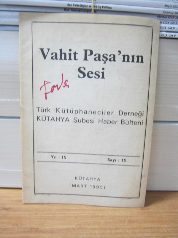 Vahit Paşa'nın Sesi Türk Kütüphaneciler Derneği Kütahya Şubesi Haber Bülteni - Yıl 15 Sayı 15 - Mart 1990