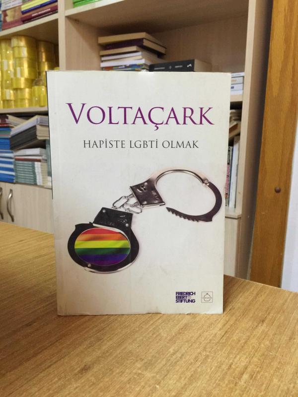 Voltaçark: Hapiste LGBTİ Olmak / Di Girtigehe De LGBTİ bün (Türkçe - Kürtçe)