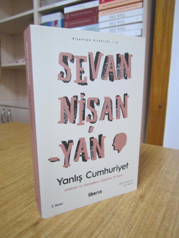 Yanlış Cumhuriyet Atatürk ve Kemalizm Üzerine 51 Soru - Sevan Nişanyan [2.Baskı]